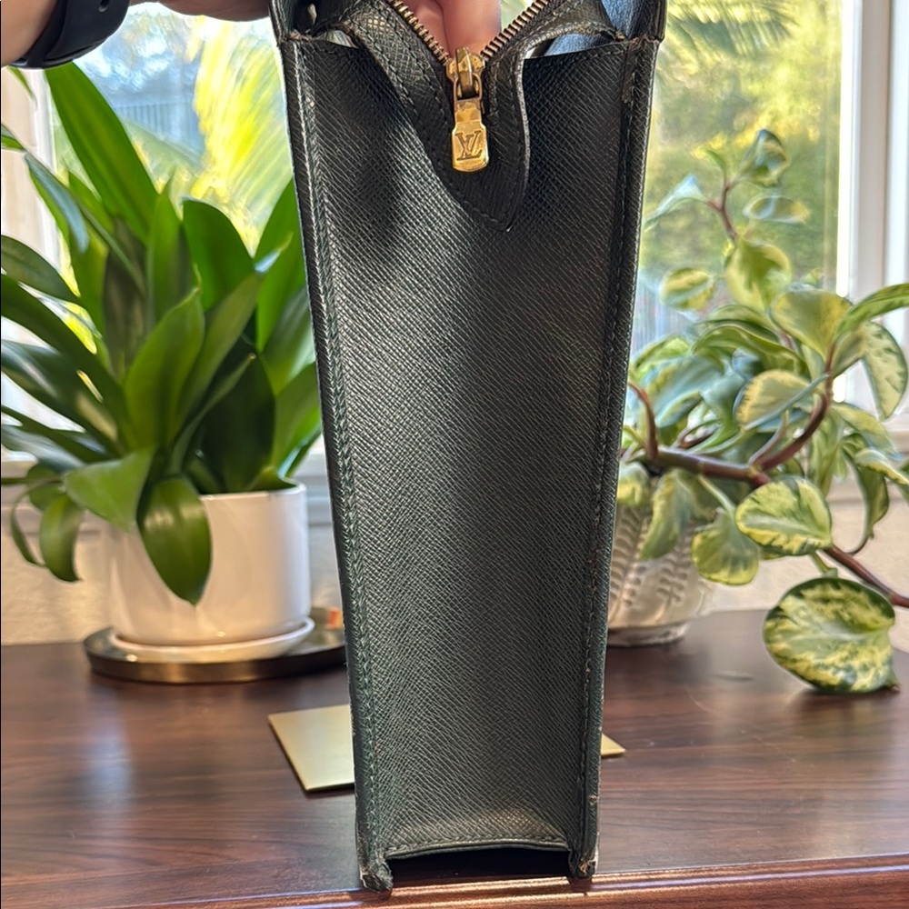 Louis Vuitton Green Leather Briefcase with Structured Design - Picture 7 of 15